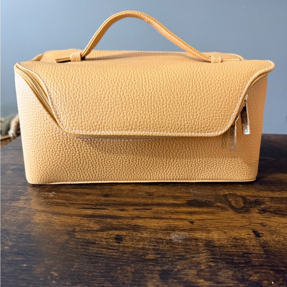 Estee Lauder Tan Cosmetic Travel Set